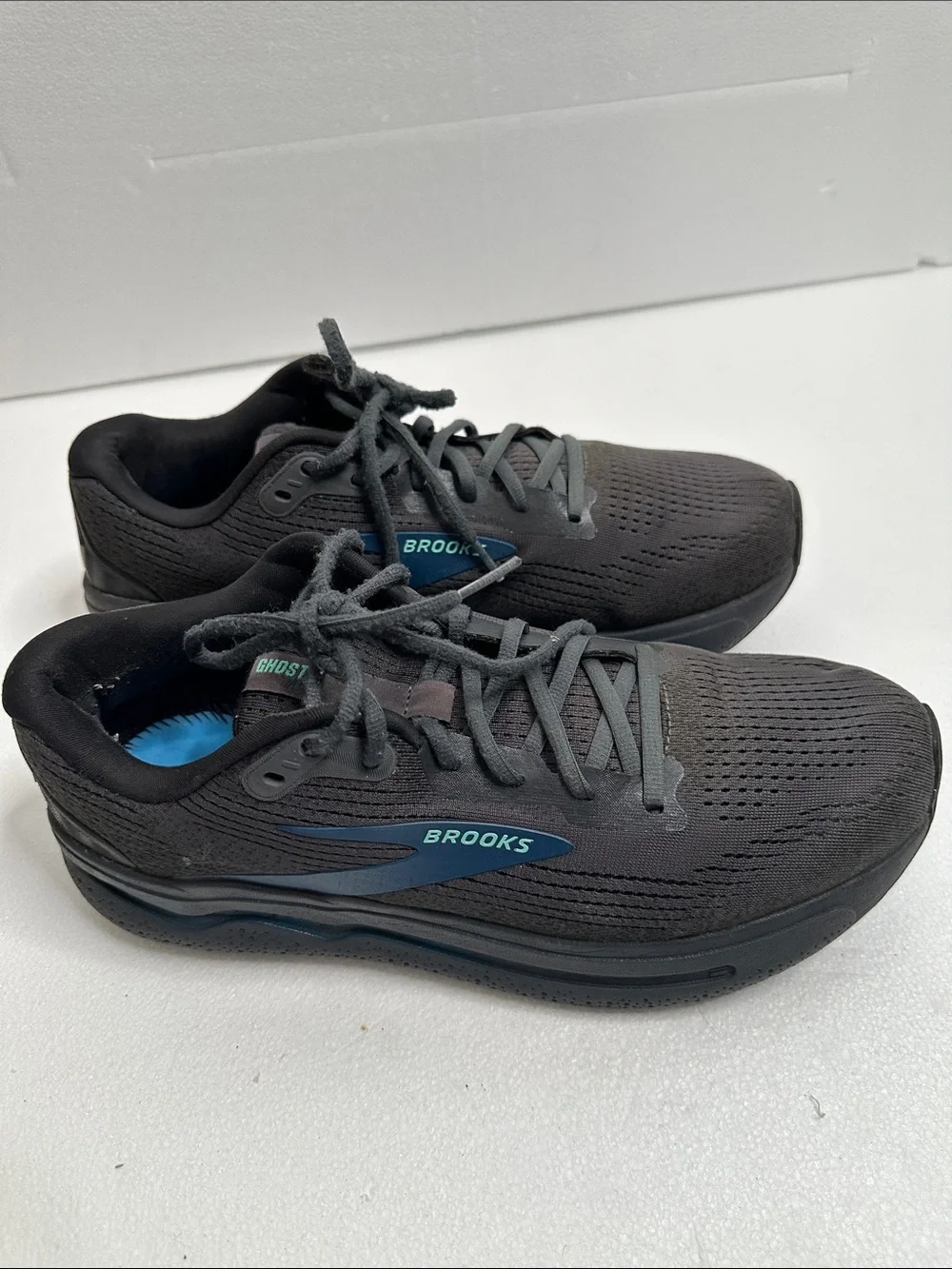 Brooks Men’s Ghost MAX2 Running Shoes - Black with Teal Accent size 11.5